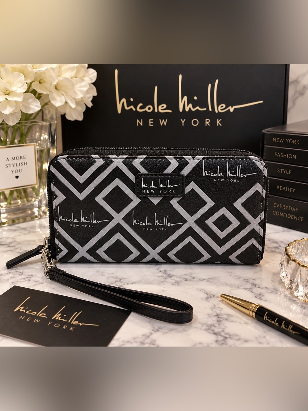 🖤 NWOT Nicole Miller New York Geometric Zip-Around Wristlet Wallet